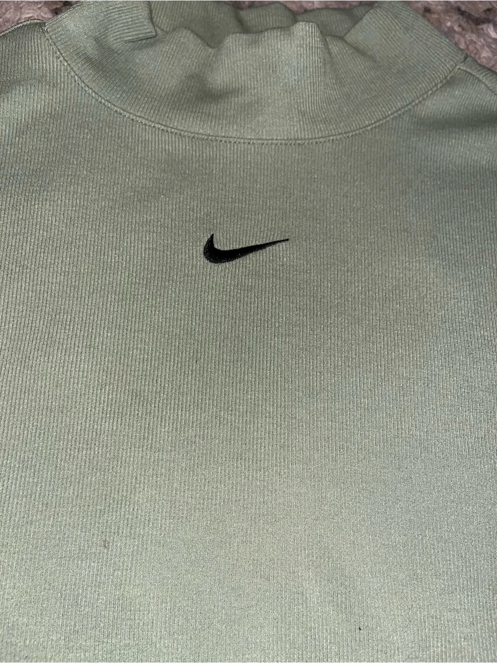Nike Women’s Sage Green Short Sleeve Mock Neck cropped Tee